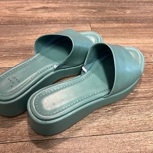 Cute baby blue platform shoes!